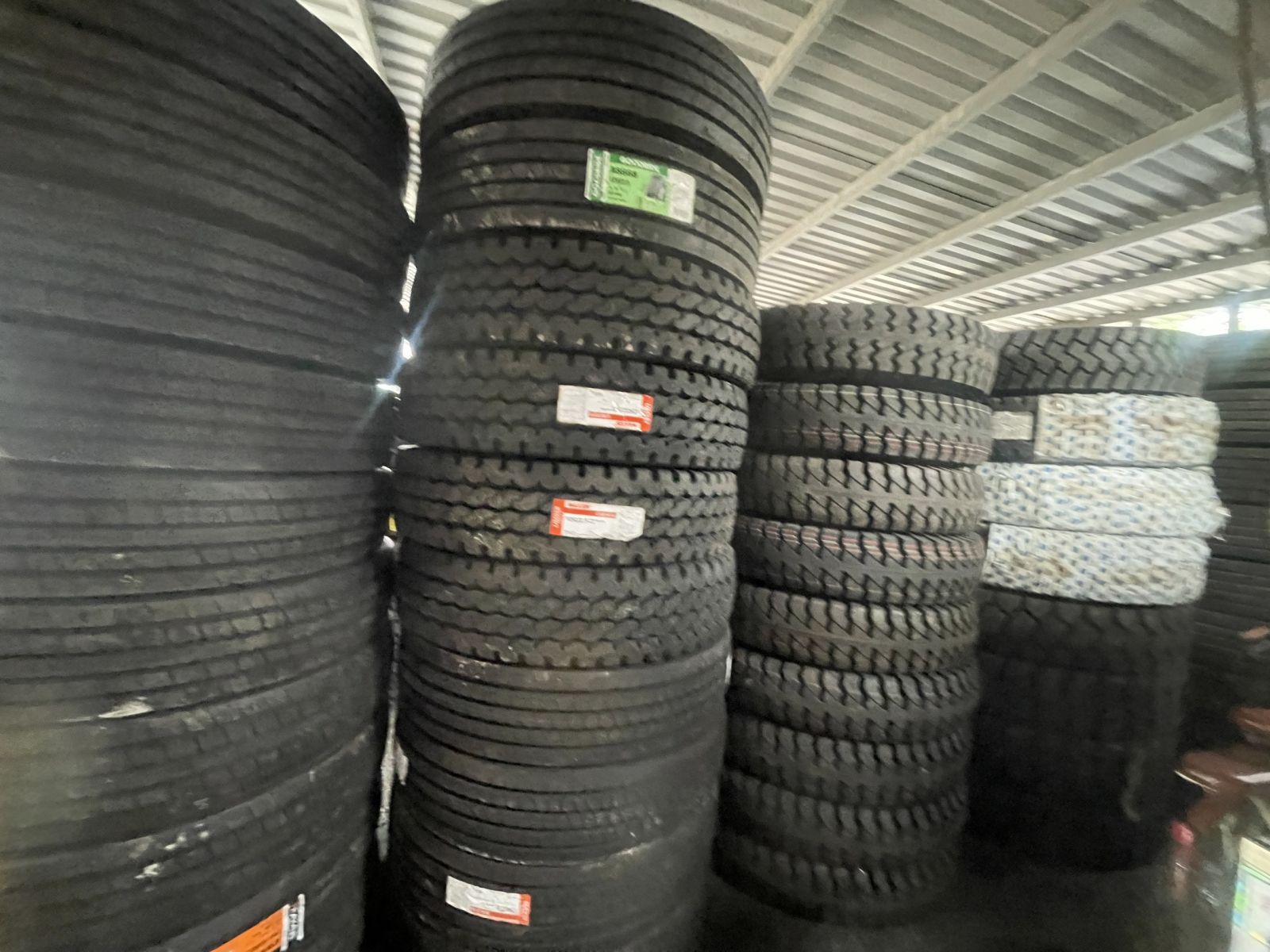 LỐP XE TẢI CŨ BÌNH DƯƠNG - DỊCH VỤ MUA BÁN TRAO ĐỔI LỐP XE CŨ GIÁ RẺ